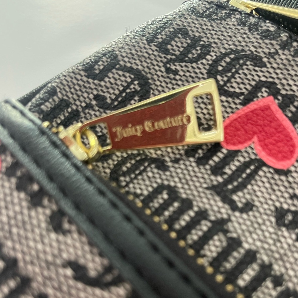 ❤️HEART PURSE BUY! ❤️. $14!!!! Heart Print Juicy Couture Satchel - Picture 4 of 10